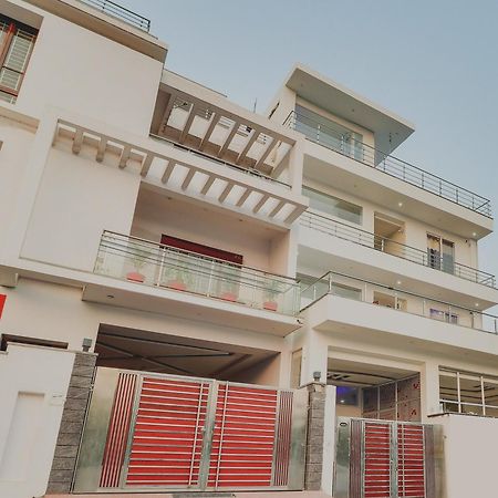 Collection O Pratik Inn Chinhat Ngoại thất bức ảnh