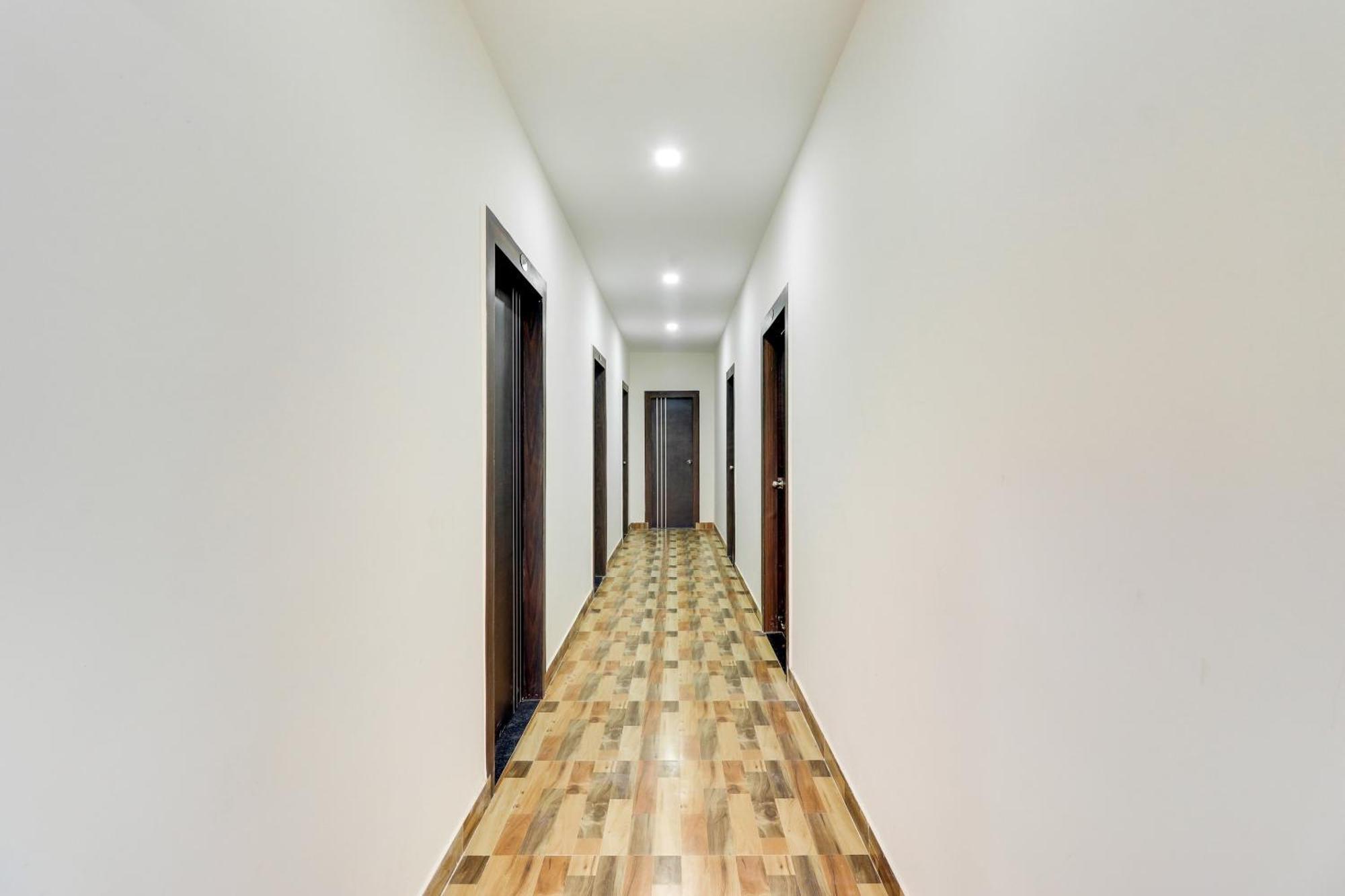Collection O Pratik Inn Chinhat Ngoại thất bức ảnh
